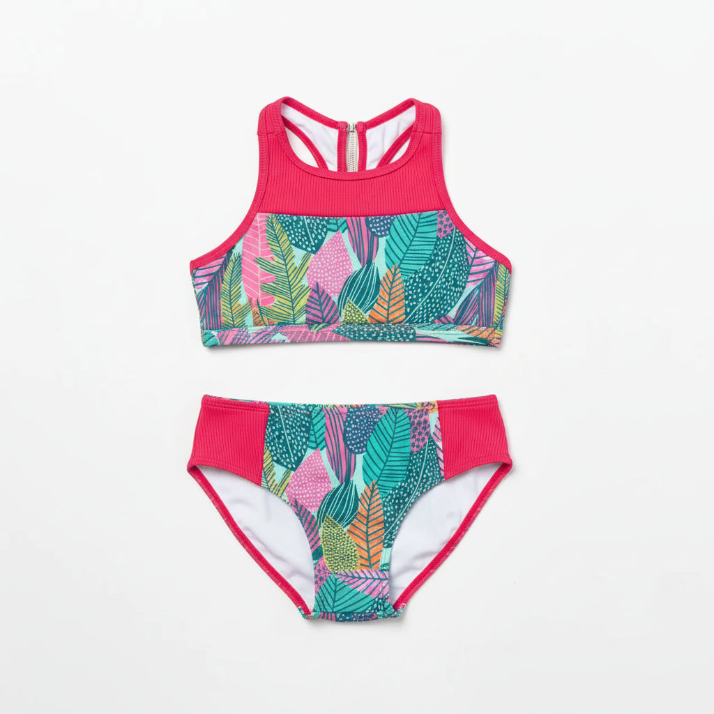 Maillot de bain - M.I.D. deux pièces rose et multicolore à motifs feuilles, style sportif, tissu stretch, vue de face à plat.
