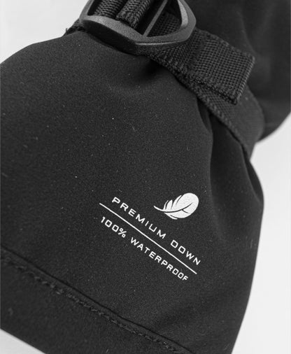 Mitaines d'hiver - Reusch noires, détail en gros plan avec garnissage en duvet et sangle ajustable