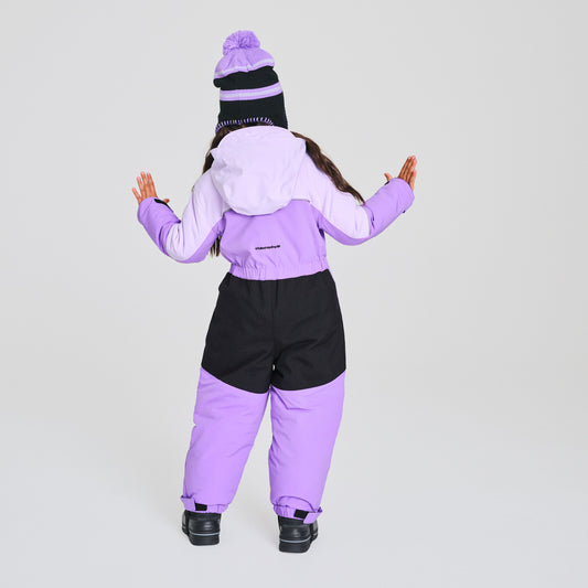 Habit de neige 1 pièce - Chlorophylle pour enfant, couleur lavande et noir, vue de dos, combinaison imperméable avec capuche et bonnet assorti.