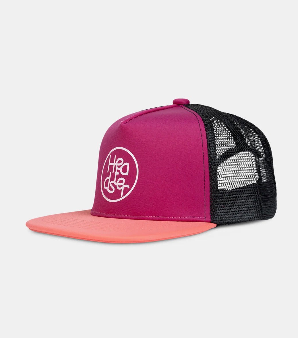 Casquette - Headster bordeaux et rose avec filet noir, style snapback, logo blanc, vue de profil gauche