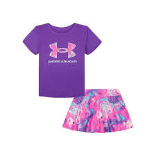 Ensemble Jupe-Short - Under Armour pour enfant, tee-shirt violet et jupe-short multicolore rose et bleu, vue de face, coton polyester.