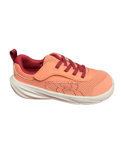 Espadrilles UA Surge 5 - Under Armour saumon et bordeaux pour enfant, style sportif avec mesh respirant et fermeture à scratch, vue de côté droit.