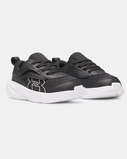 Espadrilles UA Surge 5 - Under Armour noires avec empiècements en mesh et semelle blanche, style sportif enfant, vue de trois quarts.
