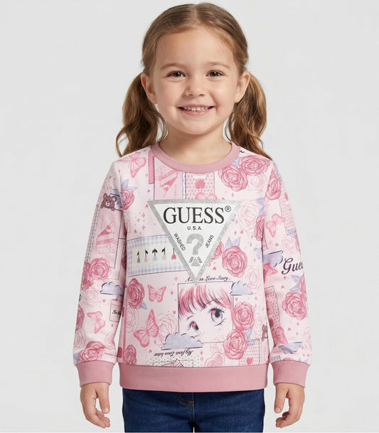 Chandail - Guess rose clair avec motifs de papillons, fleurs et personnages dessinés, pour fille enfant, vue de face porté sur mannequin.