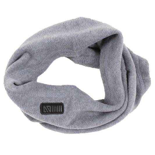 Cache-Cou d'hiver - Nanö en tissu polaire gris clair, style tour de cou, détail du logo noir, vue dessus, unisexe enfant.