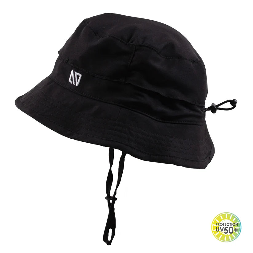 Chapeau U.V - Nanö noir en matière légère avec cordon réglable et logo brodé, vue de profil, protection solaire UPF 50+