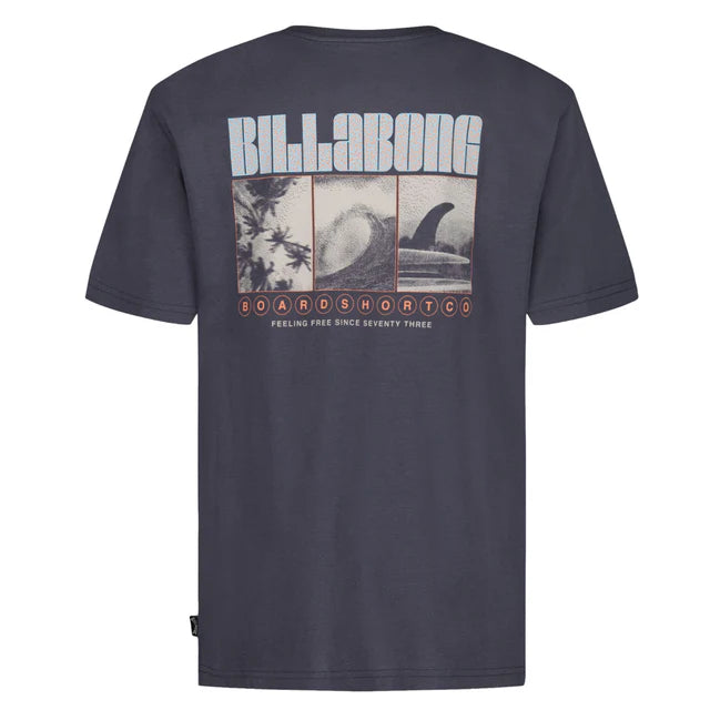 T-Shirt - Billabong gris anthracite en jersey coton, motifs bleus et photos rétro, vue de face et dos, style casual adulte.
