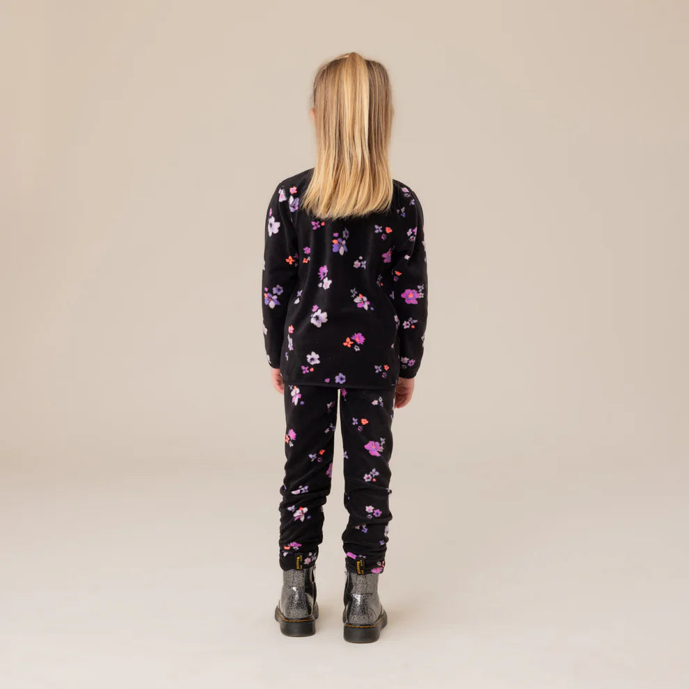 Ensemble Thermal - Nanö noir avec motifs floraux roses et violets, en tissu chaud, pour enfant, vue de dos portée sur mannequin.