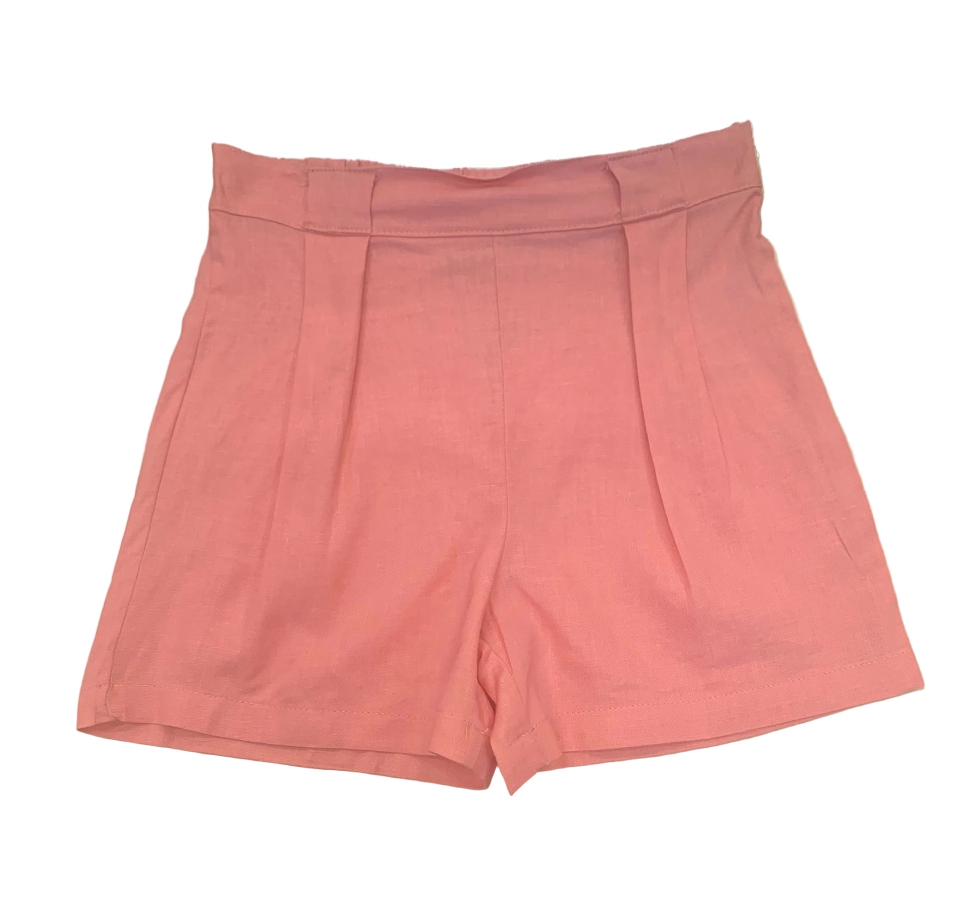 Short - M.I.D. short rose en tissu léger avec plis devant, taille haute, vue de face.