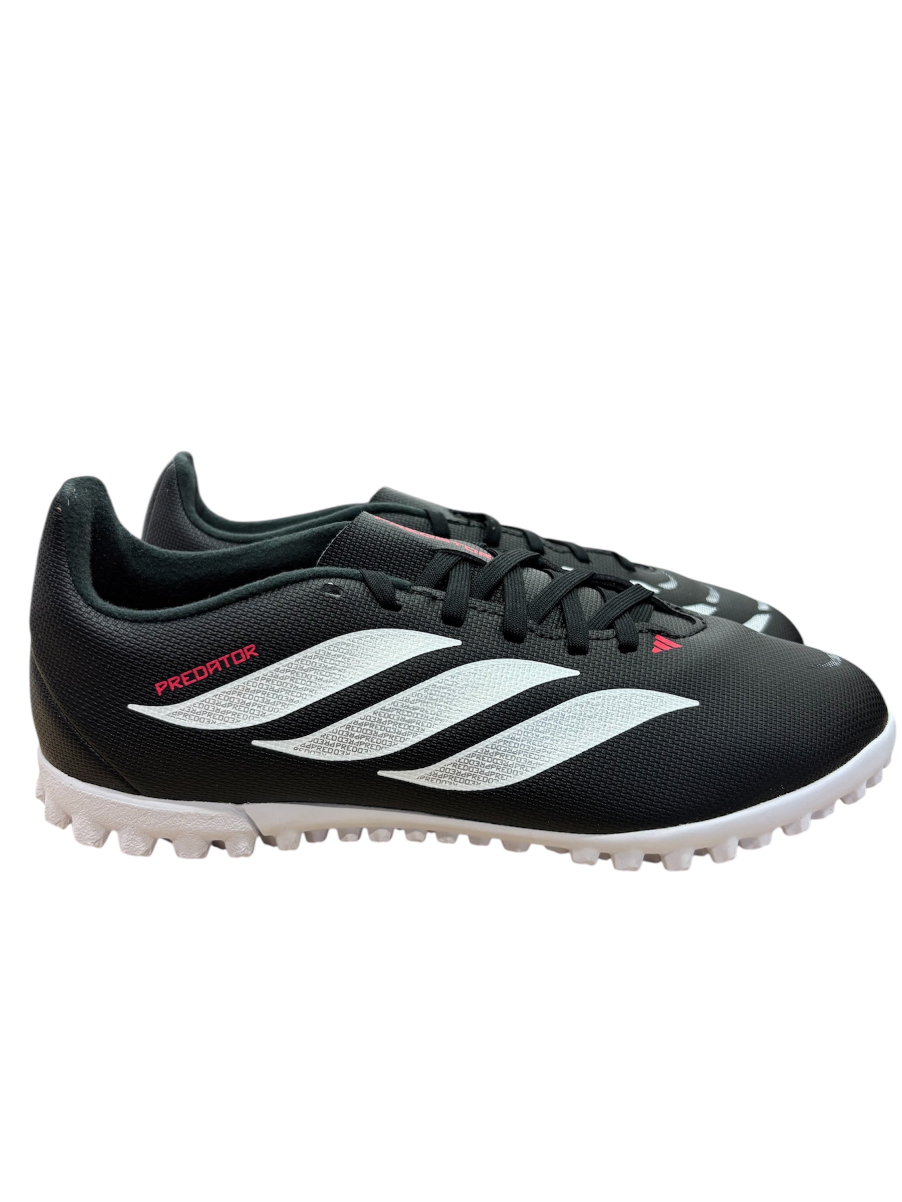 Chaussures de soccer Predator Club TF J - Adidas noires avec bandes blanches, détails rouges, matière synthétique, pour enfant, vue de profil