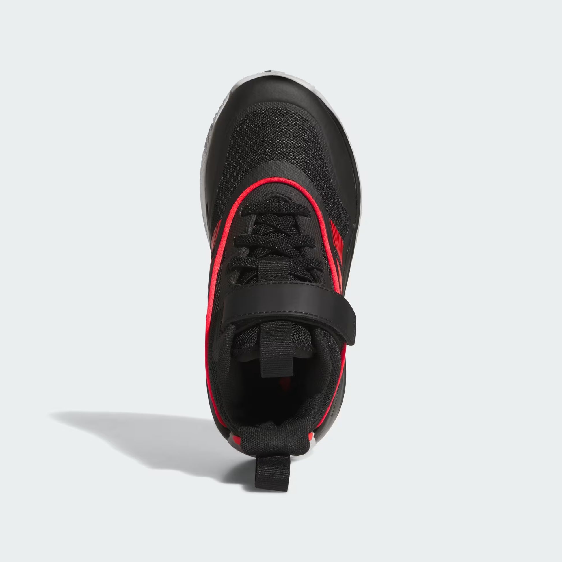 Espadrilles Ownthegame 3.0K - Adidas noir et rouge pour enfant, vue de dessus avec fermeture scratch et lacets.