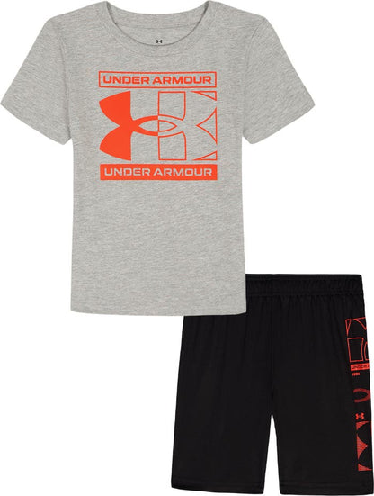 Ensemble Short - Under Armour composé d’un t-shirt gris et d’un short noir en polyester de qualité sportive.