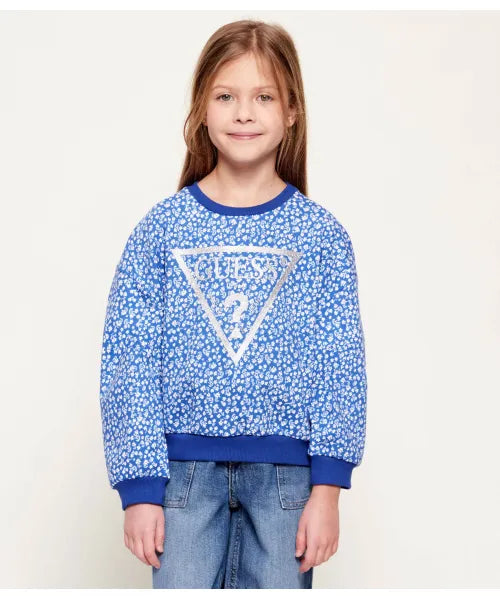 Chandail - Guess bleu à motifs floraux blancs pour enfant, col et poignets côtelés, porté par fille, vue de face.