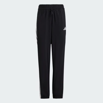 Pantalon - Adidas noir avec logo blanc sur la cuisse, taille élastique avec cordon, destiné aux enfants, vue de face, matière légère et respirante.