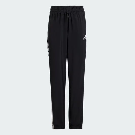 Pantalon - Adidas noir avec logo blanc sur la cuisse, taille élastique avec cordon, destiné aux enfants, vue de face, matière légère et respirante.