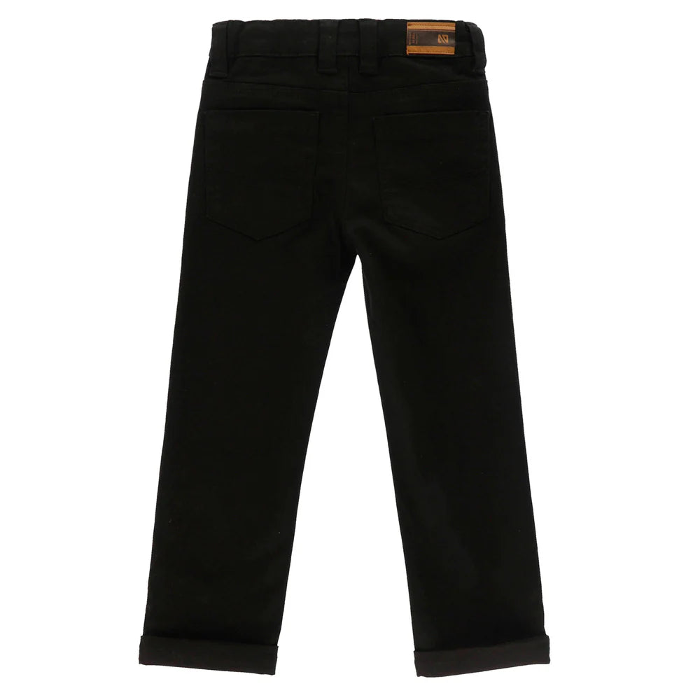 Pantalon - Nanö noir en denim, coupe droite, pour enfant garçon, vue de dos avec revers aux bas des jambes.