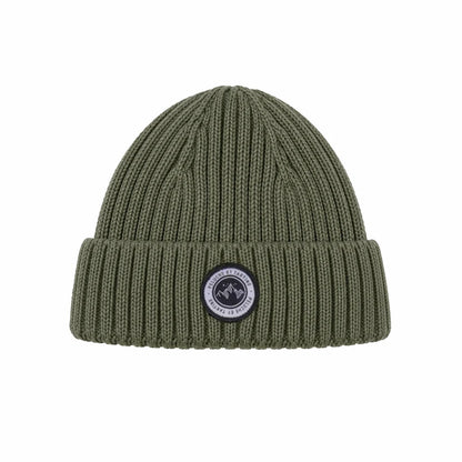 Tuque d'hiver - Peluche & Tartine en tricot côtelé vert kaki avec revers et écusson rond vue de face