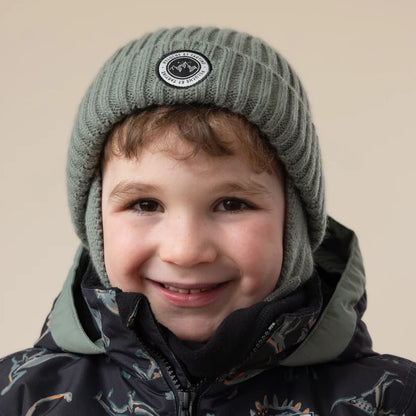 Tuque d'hiver - Peluche & Tartine grise en maille tricotée portée de face par un enfant