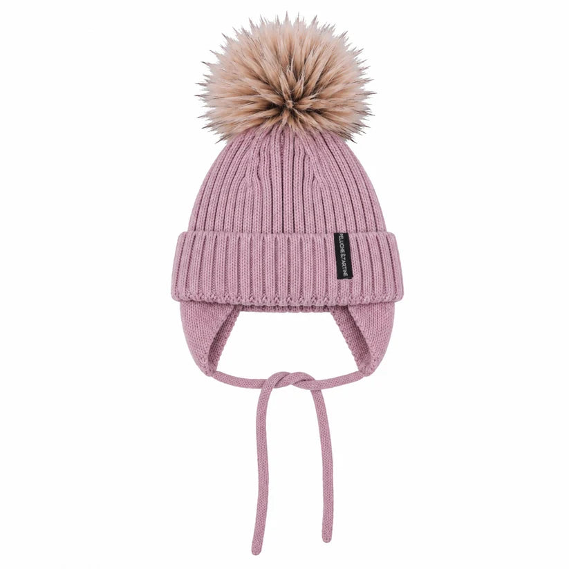 Tuque d'hiver - Peluche & Tartine rose en tricot avec pompon et couvre-oreilles à liens pour enfant vue de face