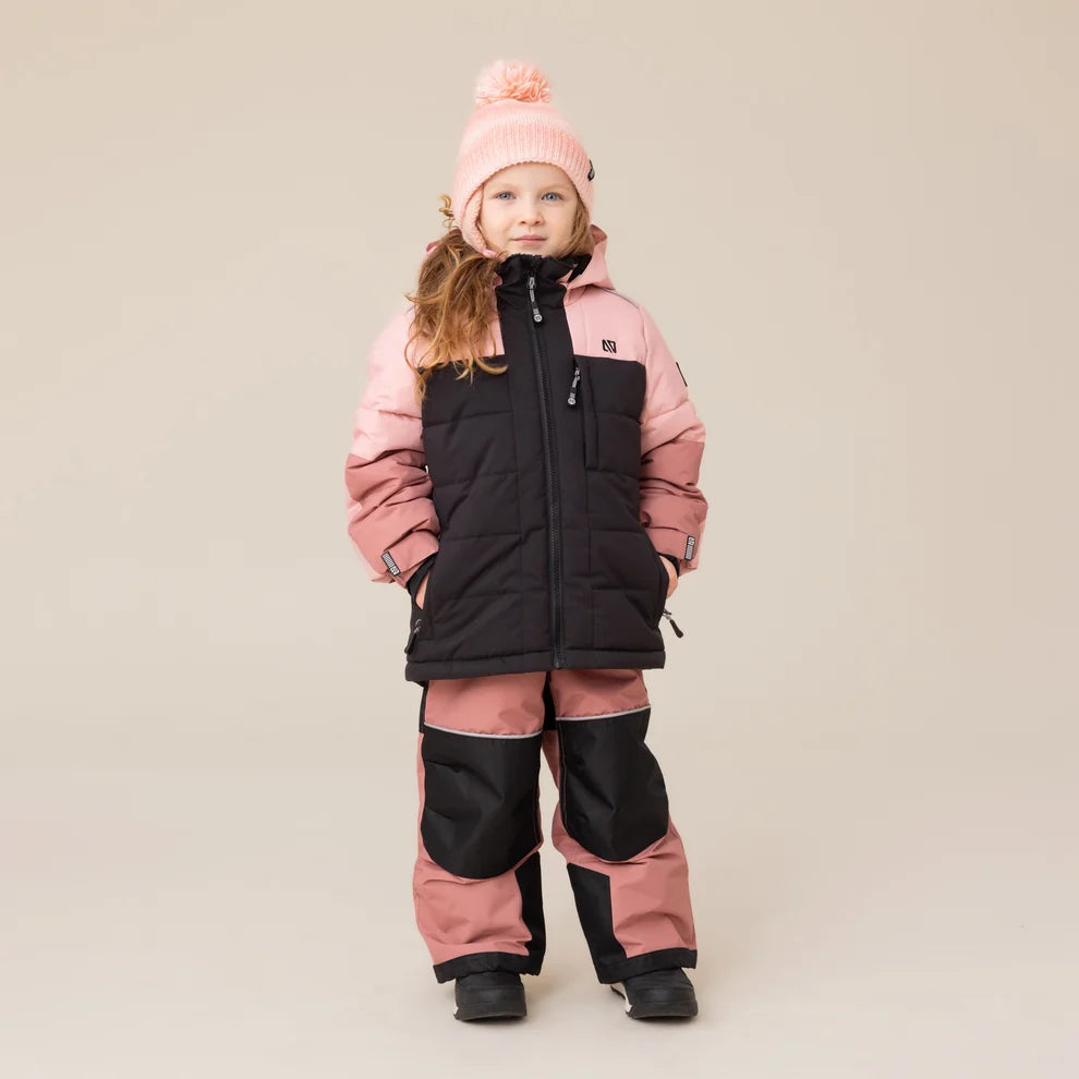 Habit de neige Tiffany - Nanö bicolore rose et noir en tissu isolant imperméable, pour enfant fille, porté sur mannequin en vue de face.