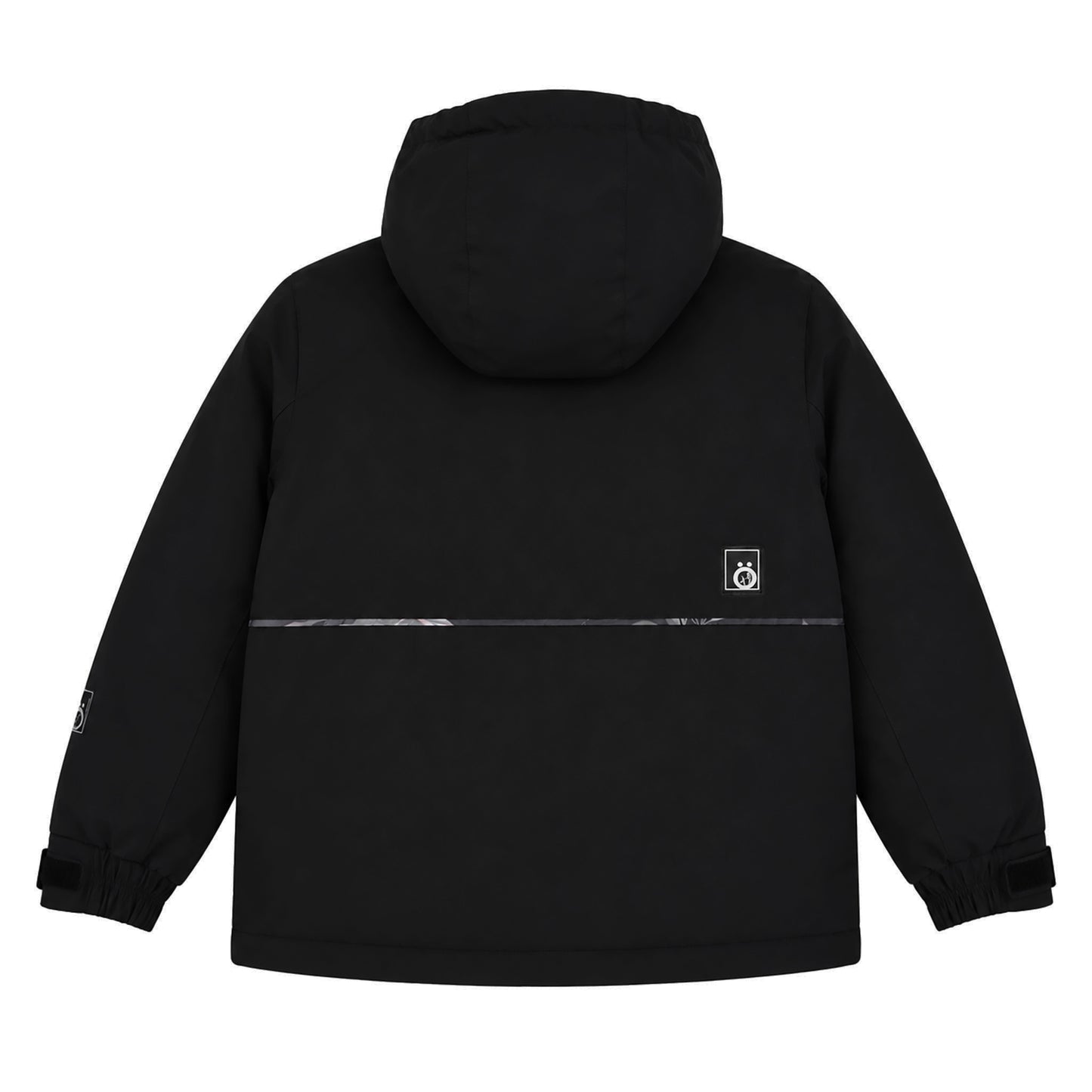 Manteau d'hiver - Snö noir pour enfant, coupe droite avec capuche, vue de dos, matière isolante apparente, détails réfléchissants sur le dos et manches.