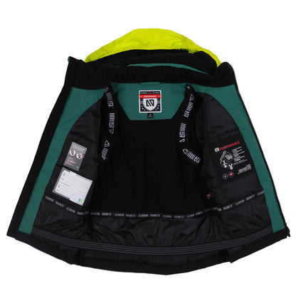 Habite de neige performance vert - Nanö, intérieur noir avec empiècements verts et capuche jaune fluo, veste technique vue de face ouverte.