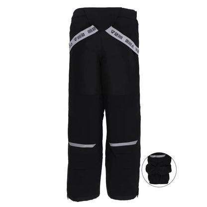 Habit de neige performance Mikael vert - Nanö, pantalon isolant noir avec bretelles grises, destiné enfant, vue de face avec détail bas de jambe renforcé.