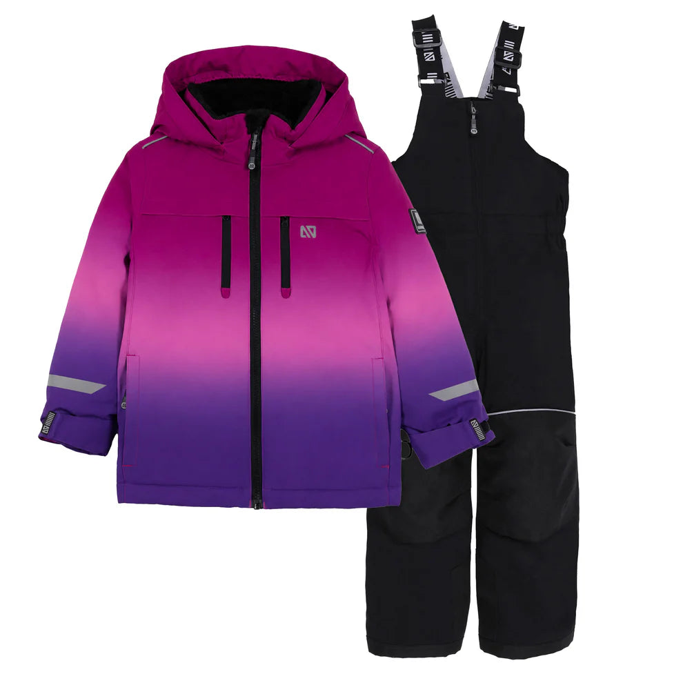 Habit de neige Brooklyn - Nanö, veste à capuche dégradé rose violet avec pantalon noir à bretelles, pour enfant, vue de face.