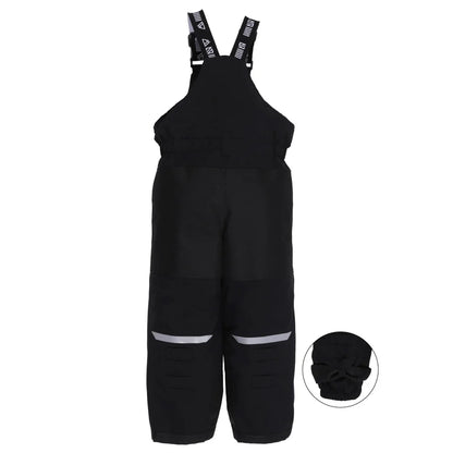 Habit de neige Brooklyn - Nanö noir avec bretelles élastiques noires à logo blanc, isolant et imperméable, pour enfant, vue de face et détail du bas de pantalon.