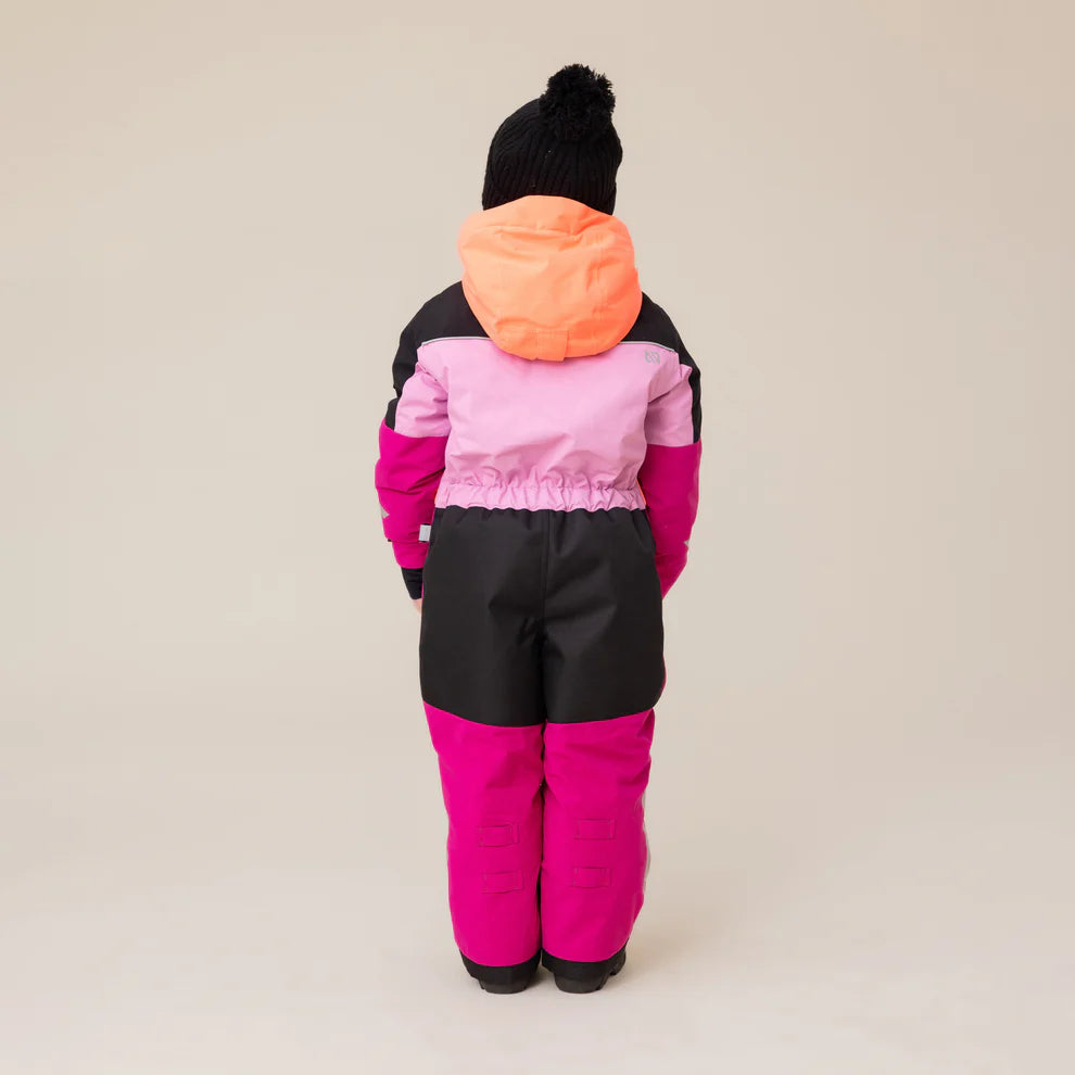 Habit de neige 1 Pièce performance - Nanö pour enfant, combinaison tricolore rose, fuchsia et orange, vue de dos avec capuche, tissu imperméable.