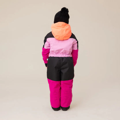 Habite de neige 1 pièce performance rose - Nanö pour enfant, combinaison multicolore rose, noir et orange, vue de dos, matériau isolant imperméable.