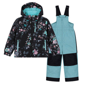 Habit de neige - Peluche & Tartine ensemble enfant avec veste à capuche noire à imprimé floral rose et bleu, et pantalon salopette bleu ciel avec renforts noirs, vue de face.