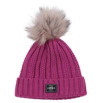 Tuque d'hiver - Nanö rose en tricot avec pompon en fausse fourrure beige, pour enfant, vue de face sur fond blanc.