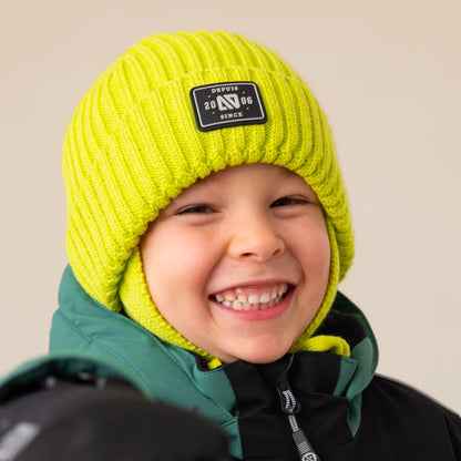 Tuque d'hiver - Nanö jaune fluo en tricot côtelé portée par un enfant souriant vue de face