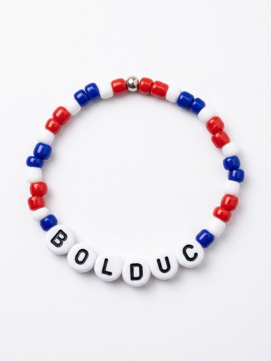 Bracelet - Bolduc en perles rouges, blanches et bleues, avec lettres formant BOLDUC, vue de face