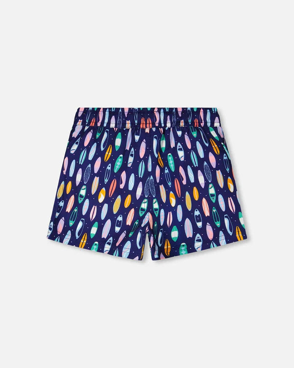 Maillot de bain - Deux Par Deux short bleu marine à motifs planches multicolores, taille élastique, pour garçon enfant, vue de dos