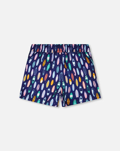 Maillot de bain - Deux Par Deux short bleu marine à motifs planches multicolores, taille élastique, pour garçon enfant, vue de dos