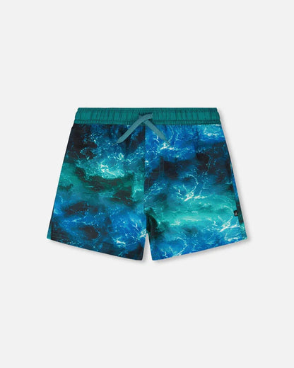 Maillot de bain - Deux Par Deux short garçon imprimé bleu turquoise et vert effet eau, taille élastique avec cordon, vue de face.