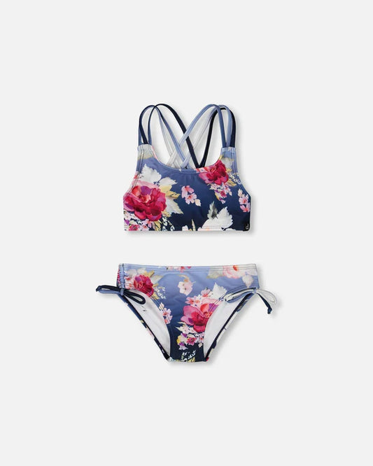 Maillot de bain - Deux Par Deux deux-pièces bleu marine à motifs floraux rouges et roses, bretelles croisées, vue de dessus, enfant fille