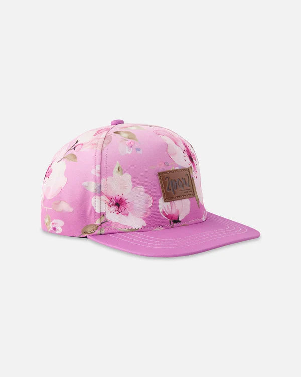 Casquette - Deux Par Deux rose avec imprimé fleurs blanches et beige, visière plate, vue de trois quarts, enfant