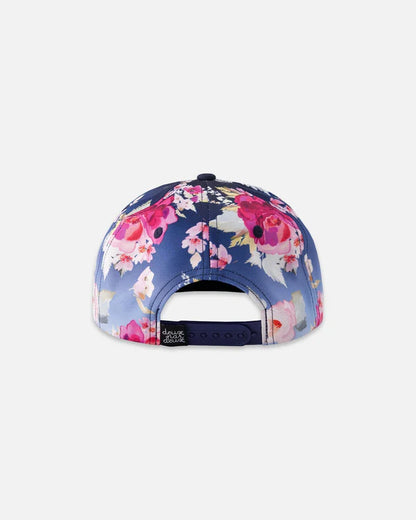 Casquette - Deux Par Deux bleue à imprimé fleurs roses et léopard, style contemporain, vue arrière avec fermeture réglable, enfant.