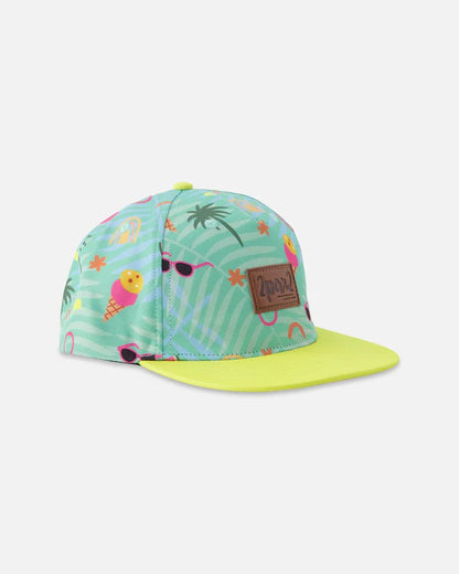 Casquette - Deux Par Deux verte à imprimé plage coloré avec visière plate jaune, étiquette logo en vue de côté, enfant.