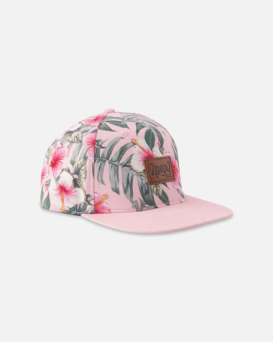 Casquette - Deux Par Deux rose à imprimé fleurs tropicales vertes et roses, visière plate, vue de côté pour enfant.