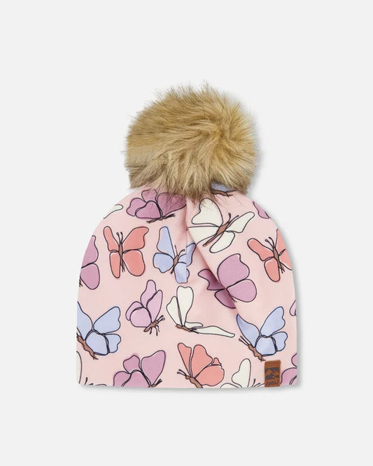 Tuque Mi-Saison - Deux Par Deux rose pâle à motifs papillons violets et blancs avec pompon amovible, vue de face enfant.