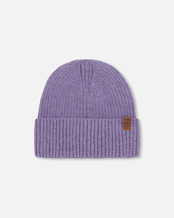 Tuque Mi-Saison - Deux Par Deux mauve en tricot côtelé avec revers et écusson logo, vue de face, pour enfant.