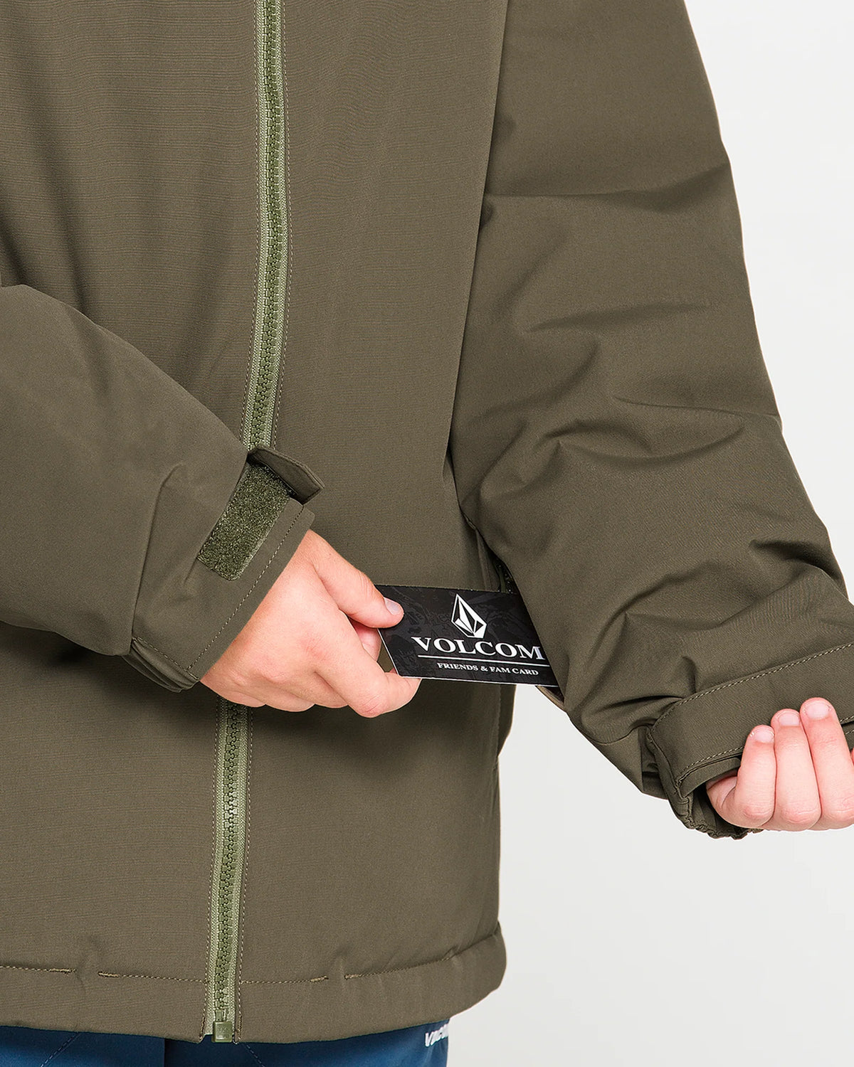 Manteau d'hiver Stone.91 Ins - Volcom vert kaki matelassé avec fermeture éclair et poignets réglables vue en détail