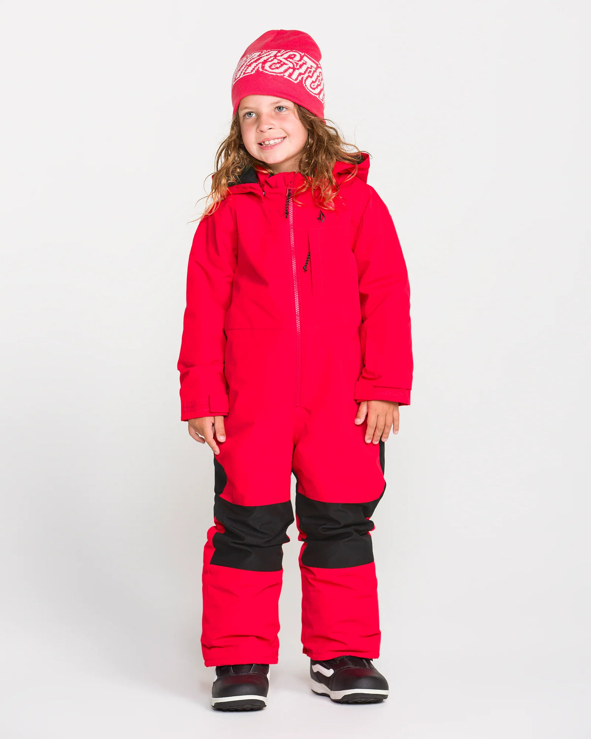 Habit de neige Little Flurry - Volcom rouge et noir pour fille avec tuque assortie vue de face porté sur enfant