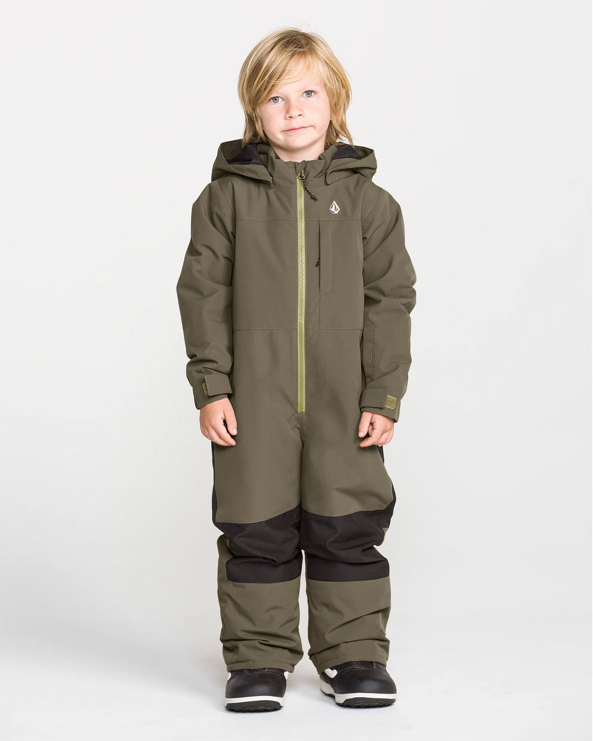 Habit de neige Little Flurry - Volcom vert olive et noir pour enfant, vue de face, porté par un enfant