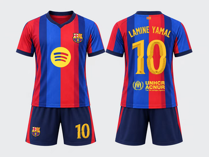 Ensemble de soccer - Lamine Yamal #10 rouge et bleu avec maillot et short assorti vue de face et de dos