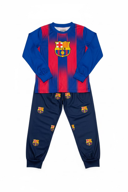 Pyjama - Lamine Yamal bleu et rouge à manches longues avec écusson FC Barcelone sur le haut et motifs répétés sur le pantalon, pour enfant, vue de face.